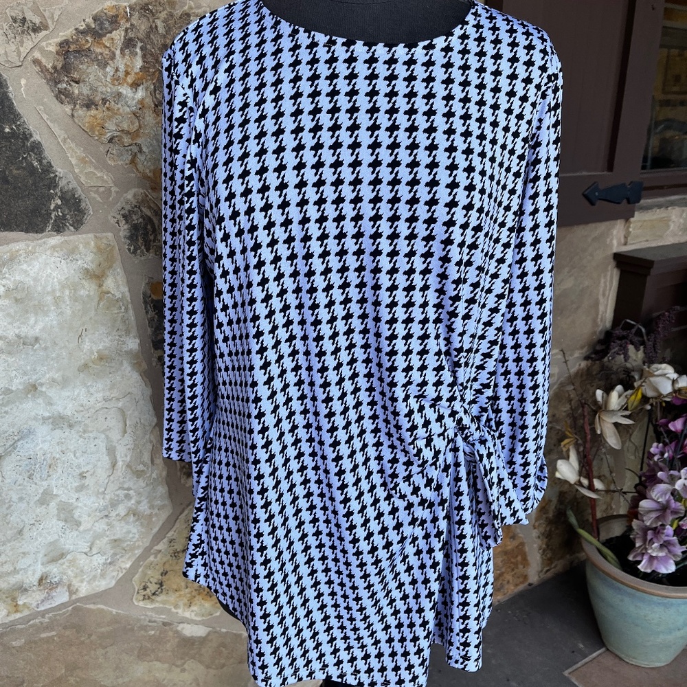 ELLE Black and White houndstooth ¾ sleeve blouse - SIZE XL